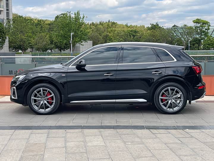 Фото 7 - Audi Q5L