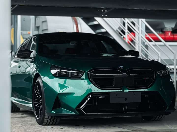 Фото 3 - BMW M5 Hybrid