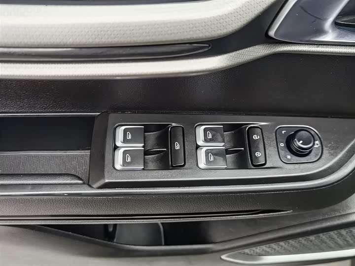 Geely Okavango 2022 2022款 1.8TD DCT旗舰型 7座