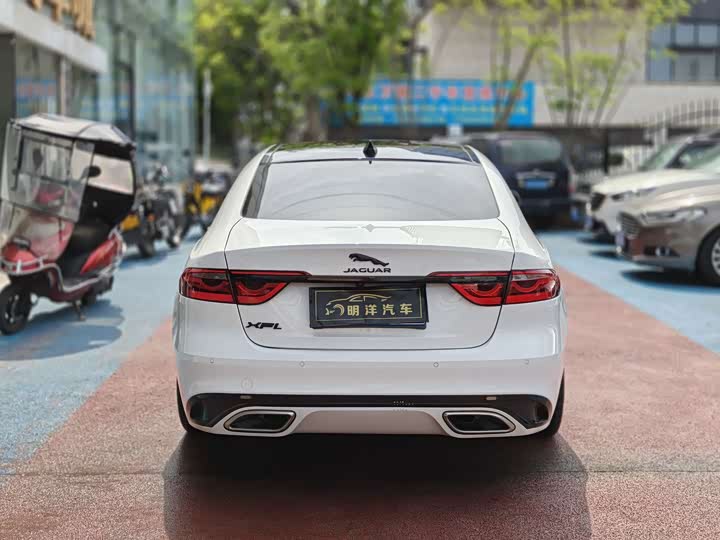 Jaguar XF L 2024 2024款 2.0T P250 两驱尊享豪华版
