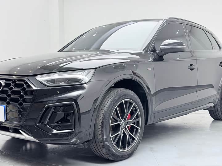 Фото 9 - Audi Q5L