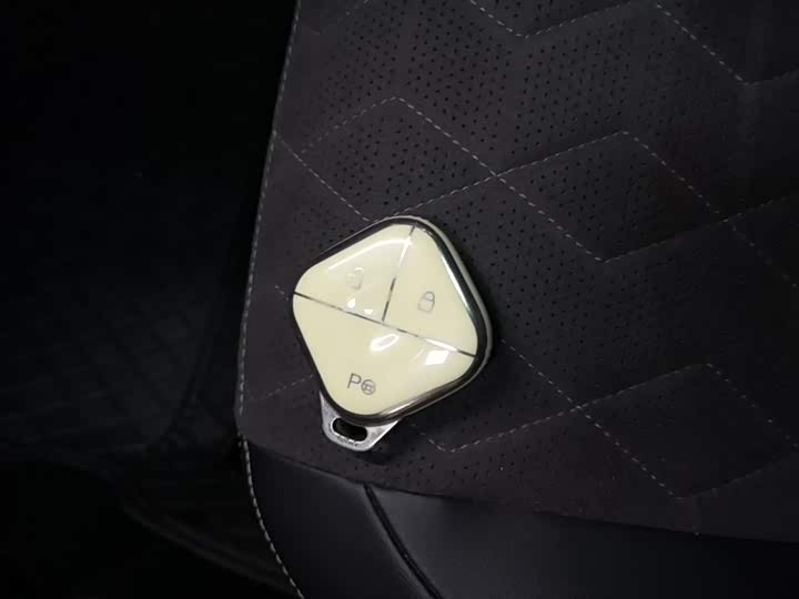 Фото 9 - Baojun KiWi EV