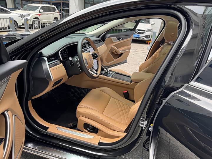 Jaguar XF L 2024 2024款 2.0T P250 两驱尊享豪华版