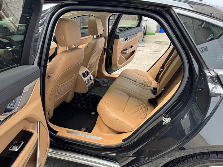 Jaguar XF L 2024 2024款 2.0T P250 两驱尊享豪华版