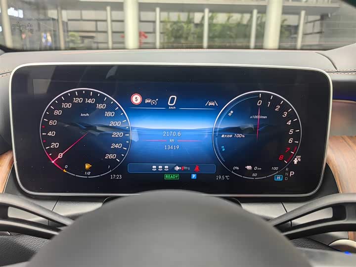 Photo 9 - Mercedes-Benz GLC-Class Hybrid