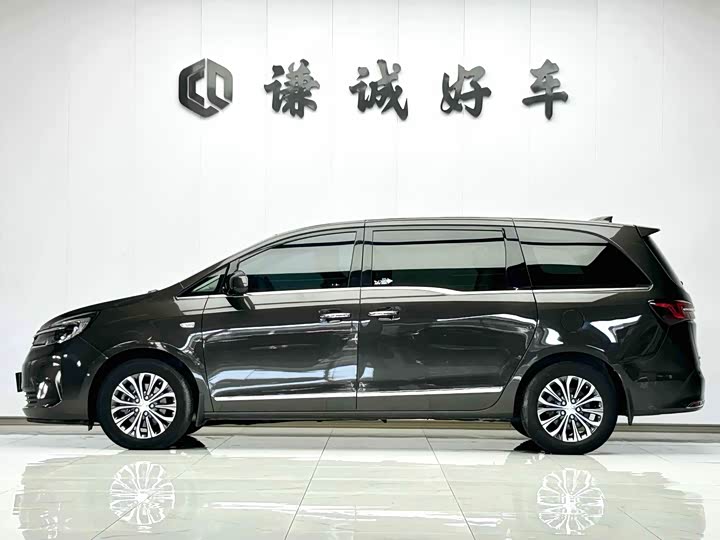 Photo 4 - Buick GL8 ES