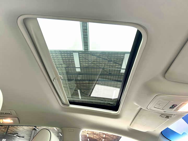 Photo 8 - Buick GL8 ES