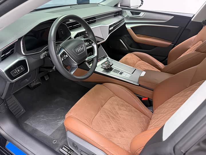 Фото 4 - Audi A7L