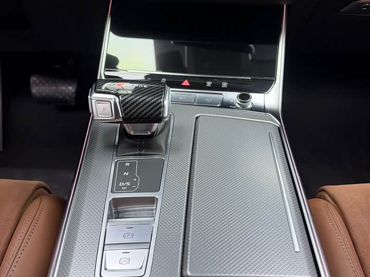 Фото 9 - Audi A7L