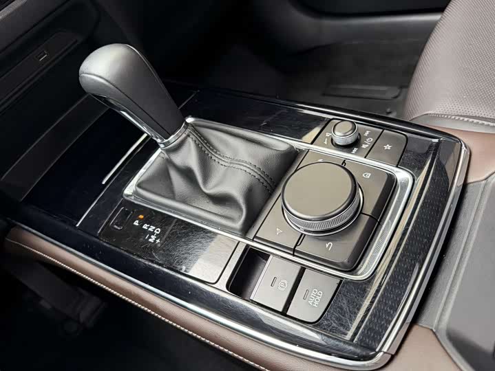 Photo 6 - Mazda CX-30