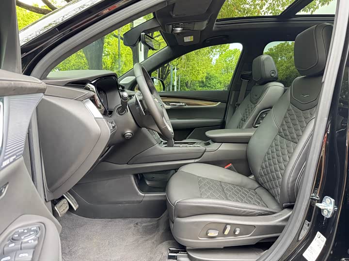 2025 Cadillac XT6