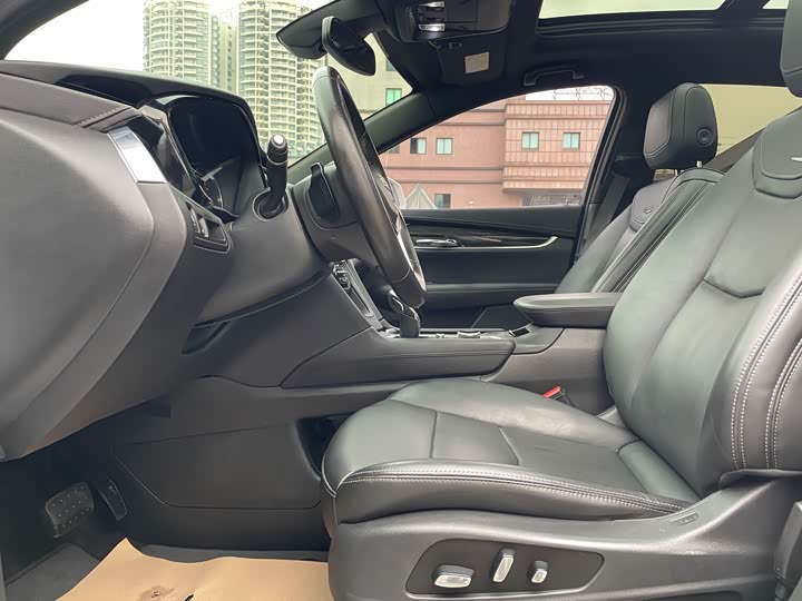 Фото 4 - Cadillac XT4