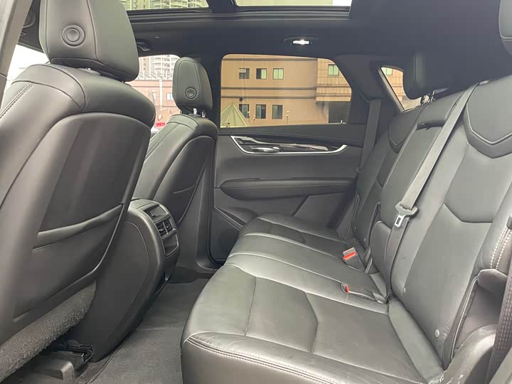 Фото 8 - Cadillac XT4