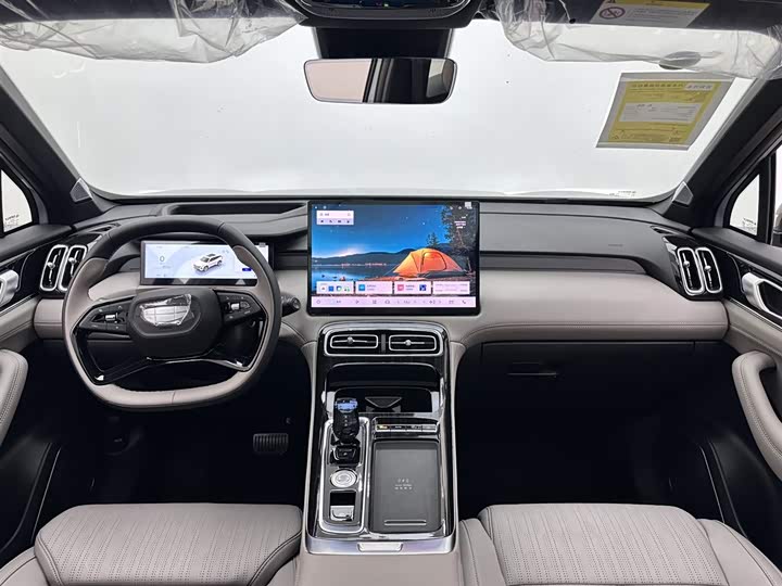 Фото 6 - Geely Atlas L