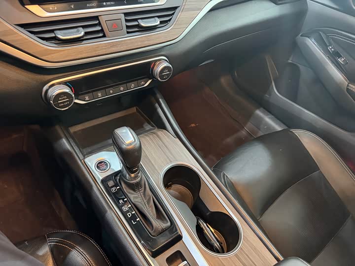 Zdjęcie 9 - Nissan Teana