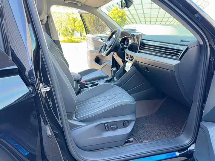 Volkswagen Tiguan L Pro 2025 2025款 出众款 330TSI 自动两驱R-Line龙耀版