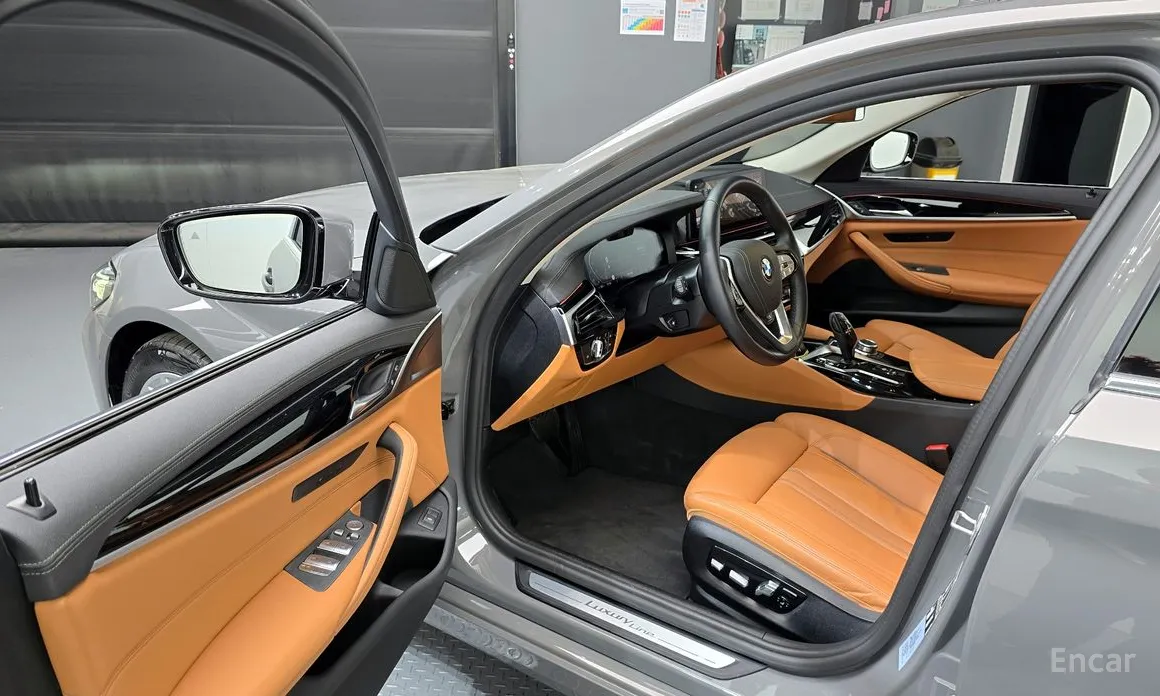 BMW 5 Series 2017 520i Luxury