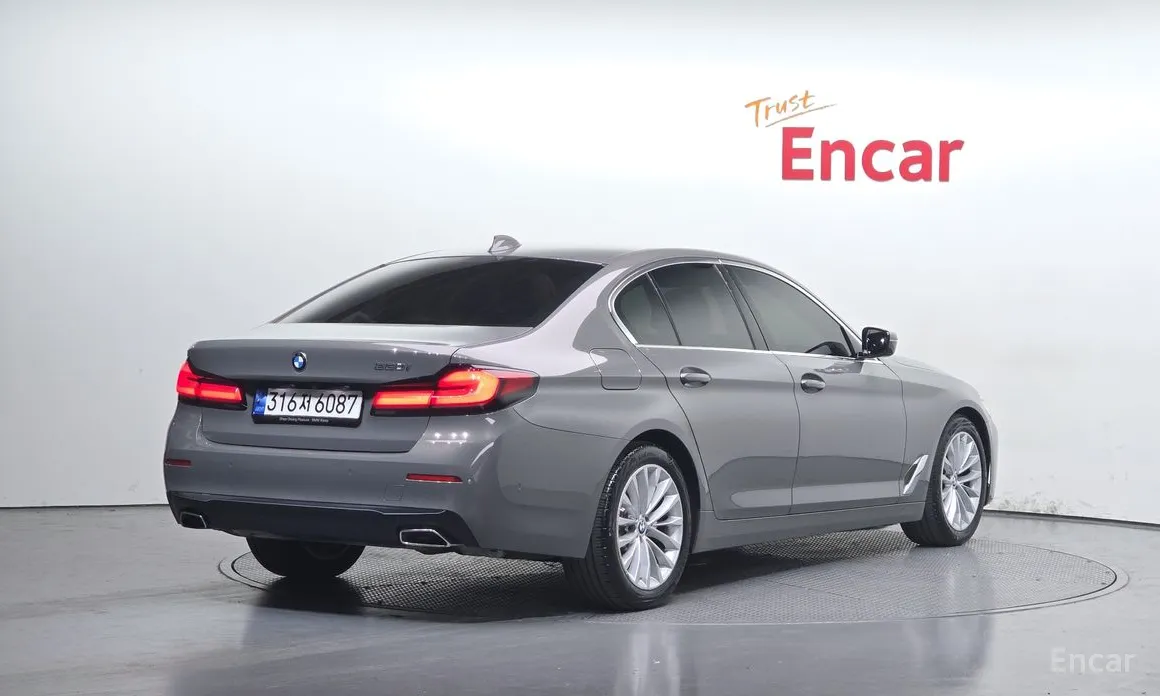 BMW 5 Series 2017 520i Luxury