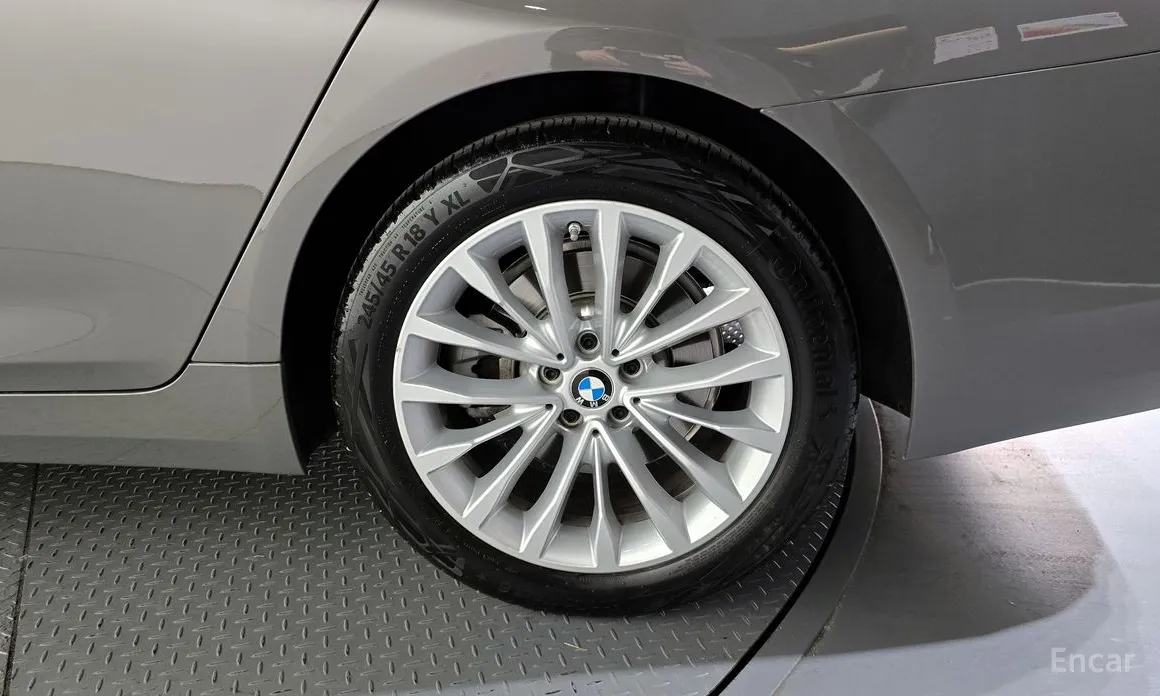 BMW 5 Series 2017 520i Luxury