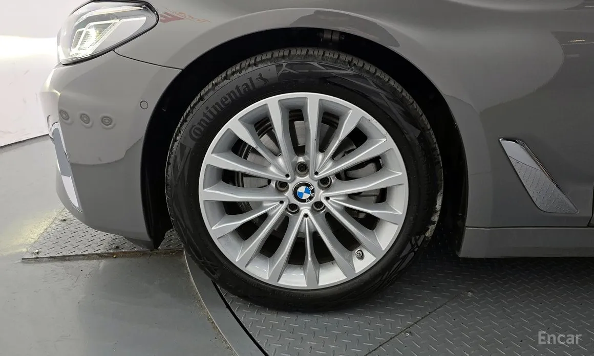 BMW 5 Series 2017 520i Luxury