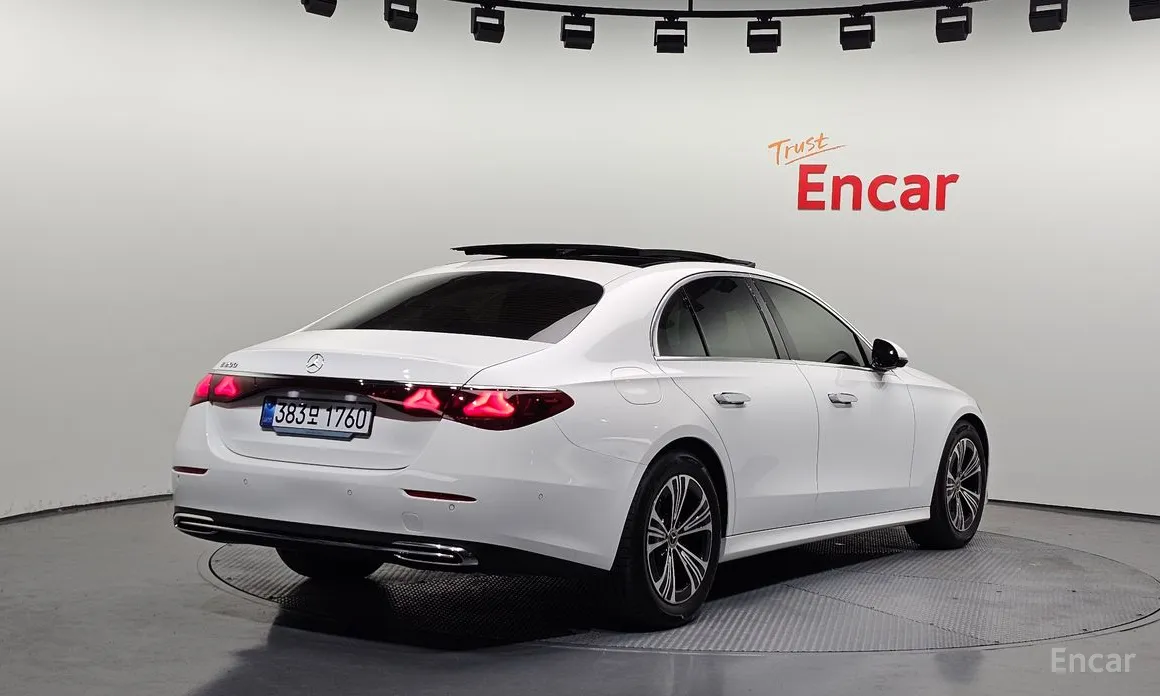 Mercedes-Benz E-Class 2024 E200 Avantgarde