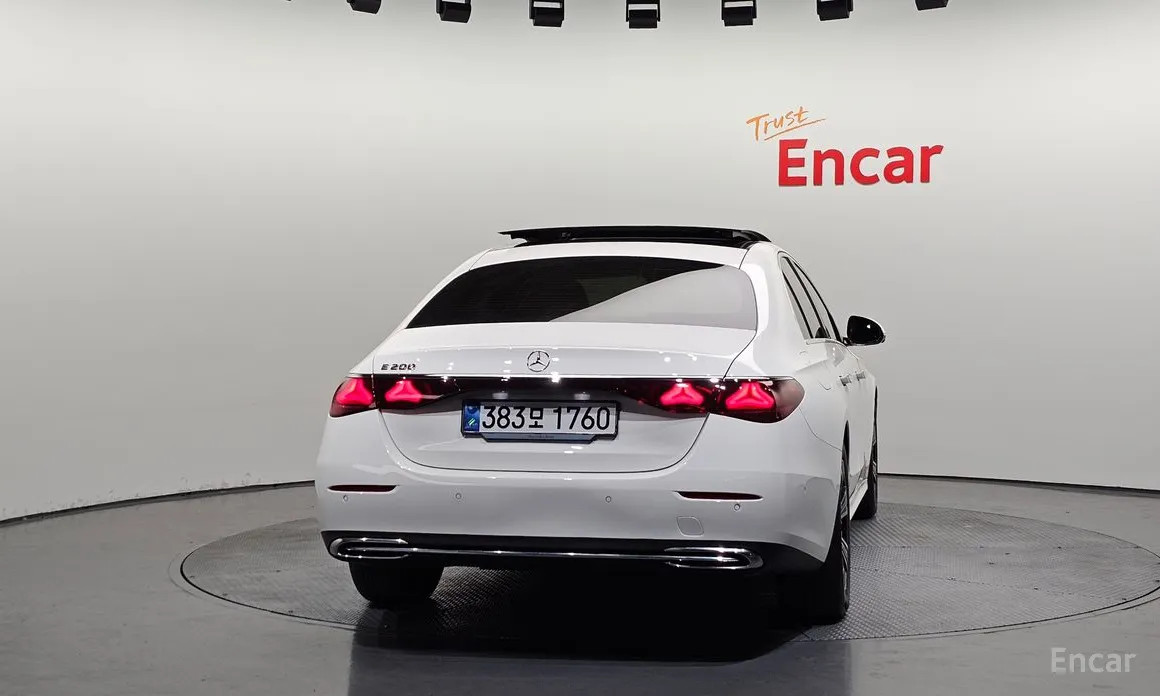 Mercedes-Benz E-Class 2024 E200 Avantgarde