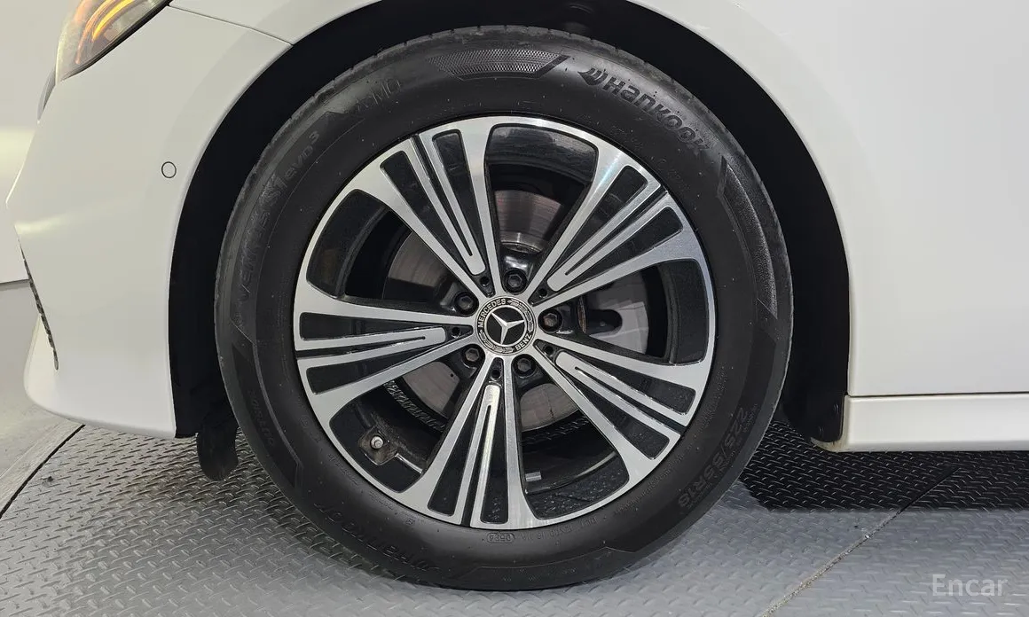 Mercedes-Benz E-Class 2024 E200 Avantgarde