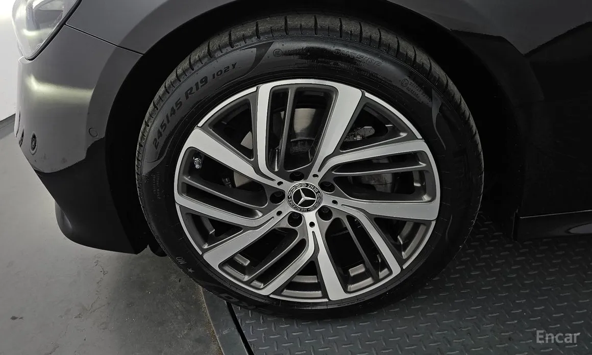 Фото 5 - Mercedes-Benz E-Class