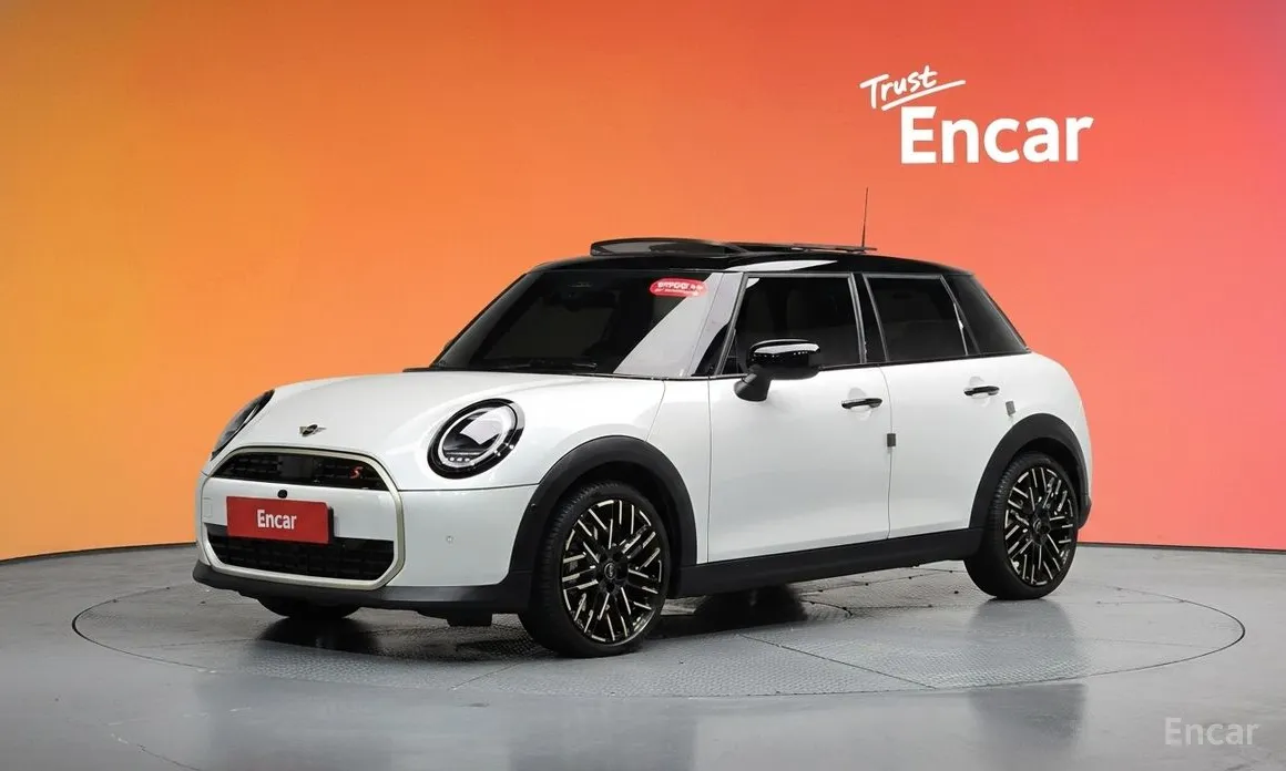 Mini Cooper 2024 5 Door Favoured