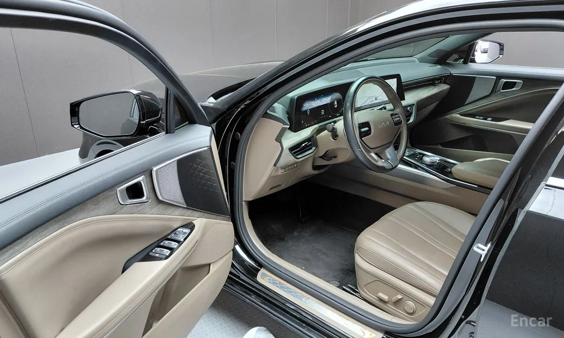 Photo 10 - Kia K8