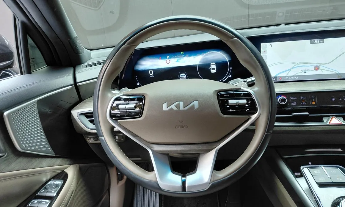 Photo 13 - Kia K8