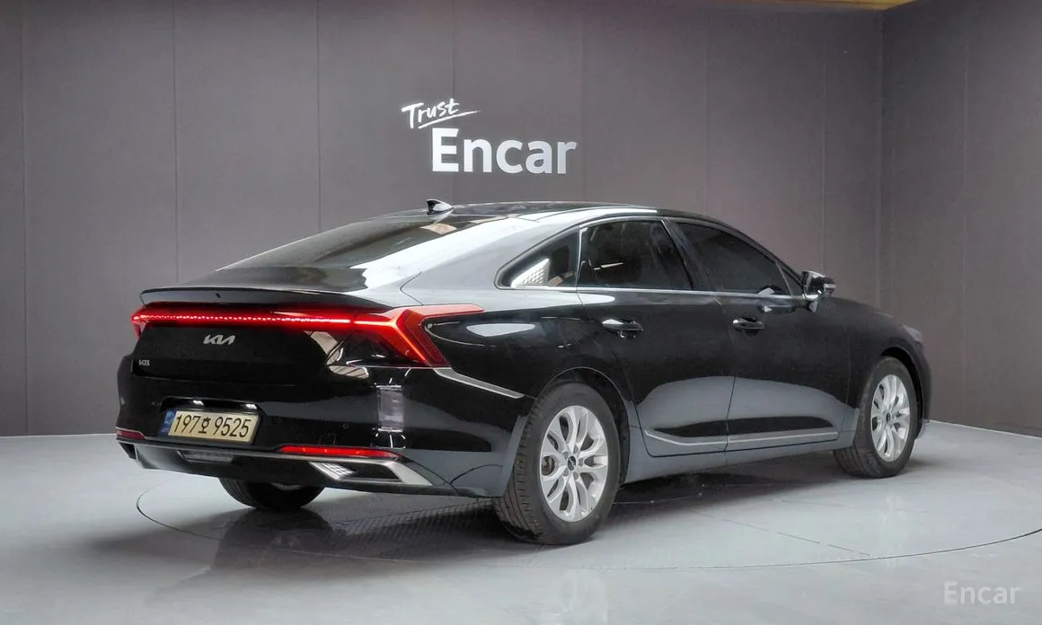 Photo 2 - Kia K8