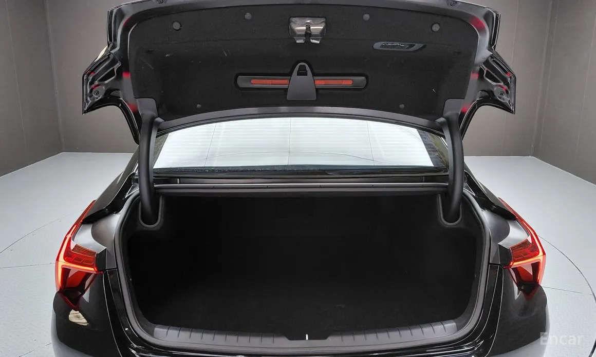 Photo 20 - Kia K8