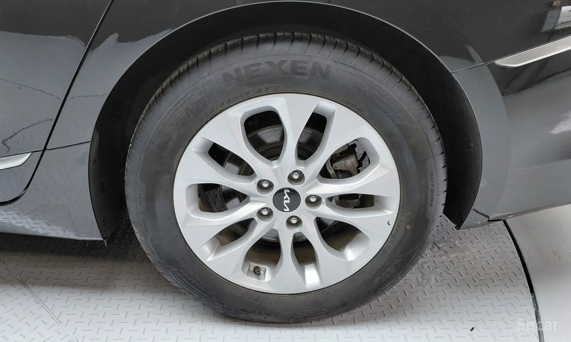 Photo 21 - Kia K8