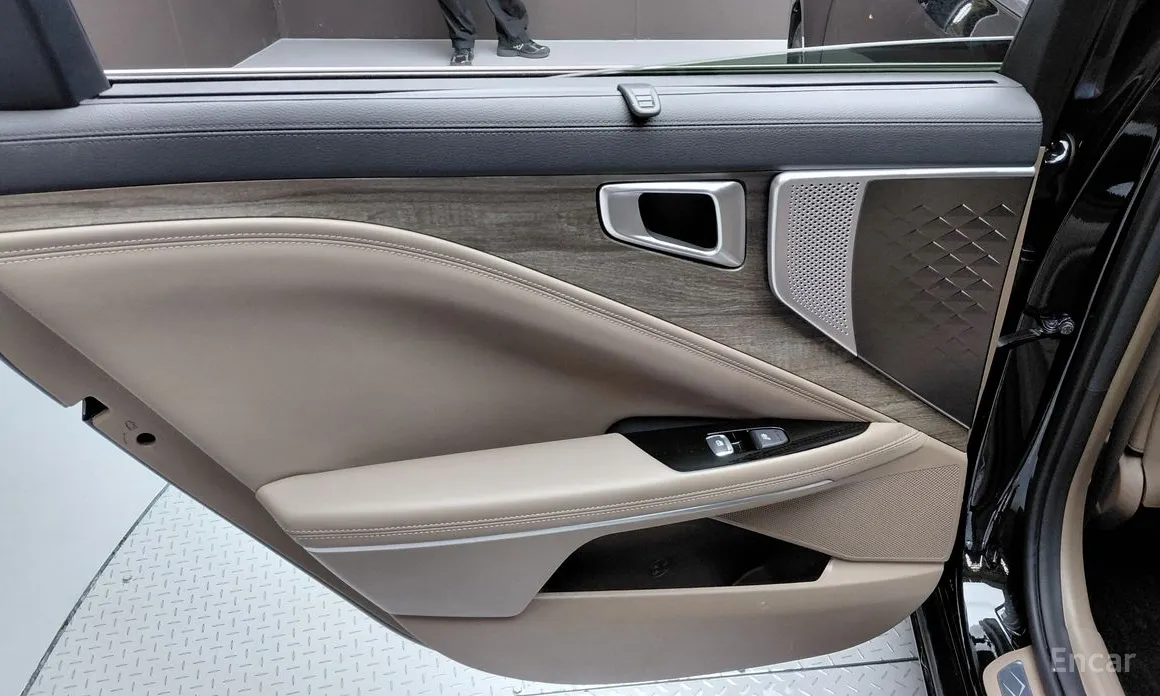 Photo 25 - Kia K8