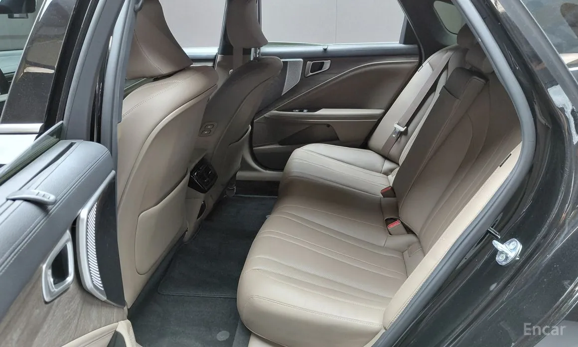 Photo 26 - Kia K8