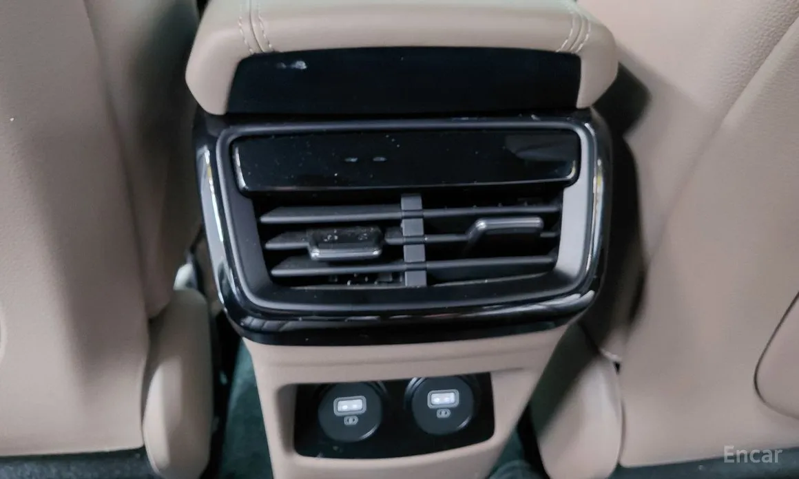 Photo 29 - Kia K8