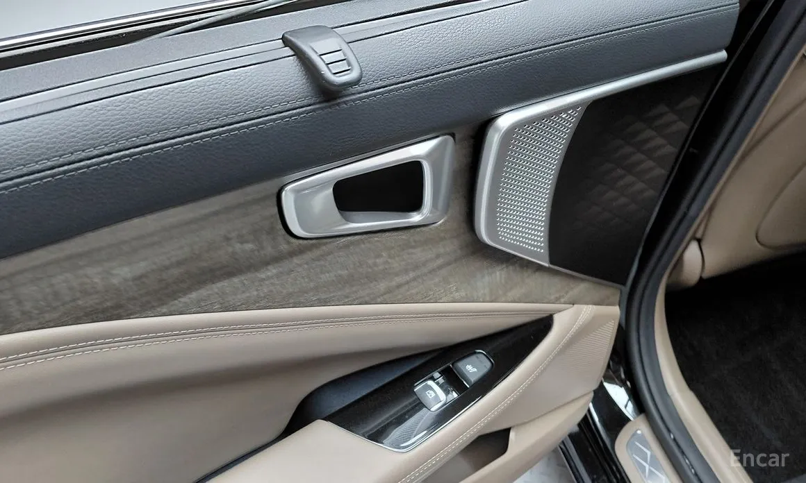 Photo 31 - Kia K8