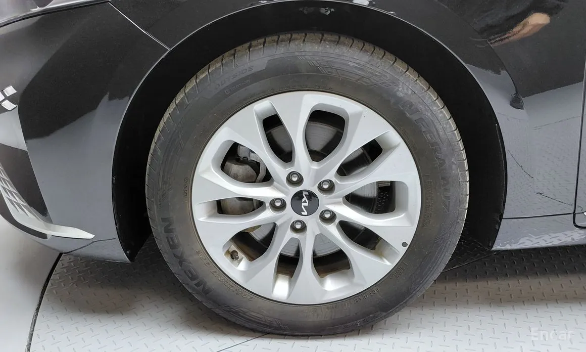 Photo 5 - Kia K8