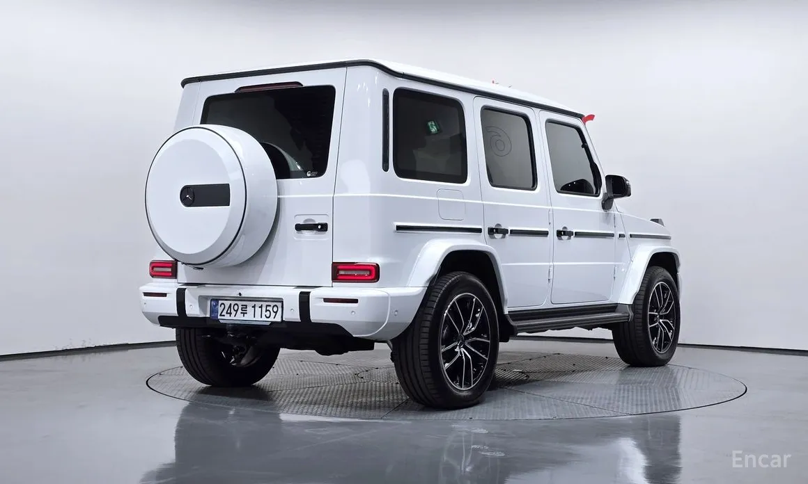 Mercedes-Benz G-Class 2024 G450d Manufaktur