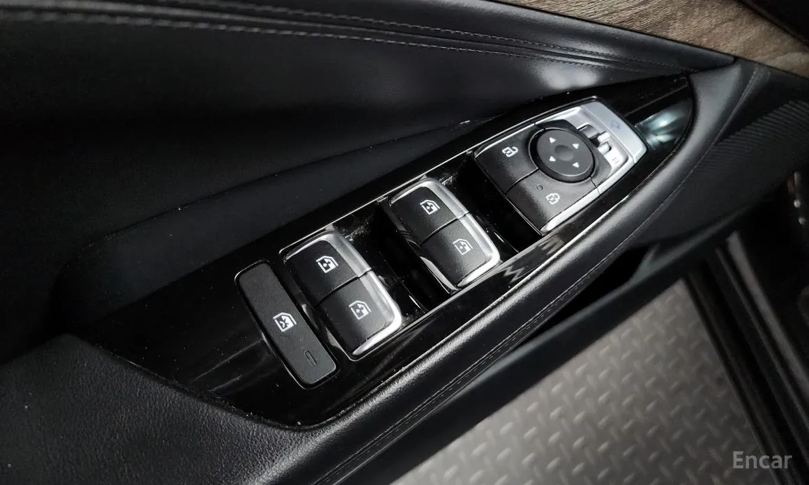 Photo 28 - Kia K8