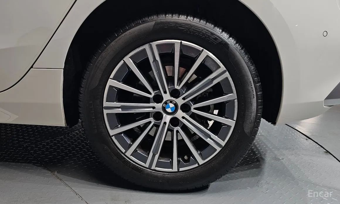 BMW 2 Series 2022 220i Luxury