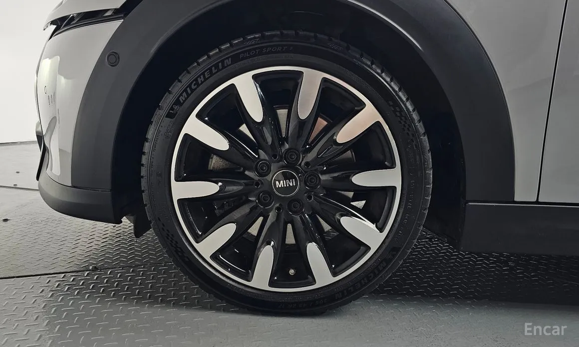 Mini Cooper 2001 Classic Launch Pack