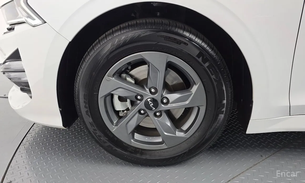 Photo 5 - Kia K5