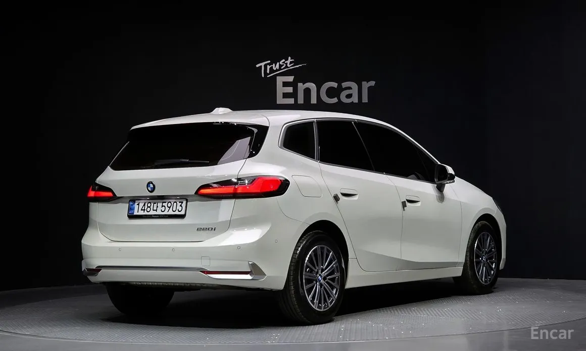 BMW 2 Series 2022 220i Luxury