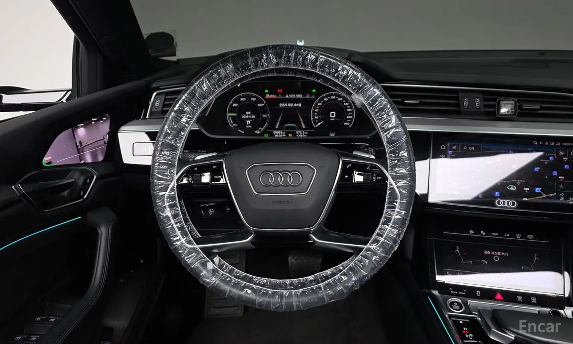 Фото 14 - Audi e-tron