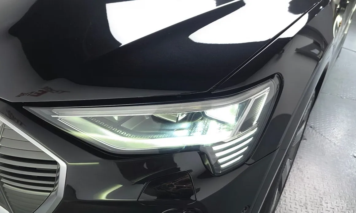 Фото 22 - Audi e-tron