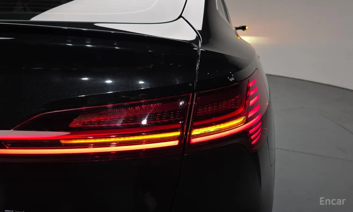 Фото 23 - Audi e-tron