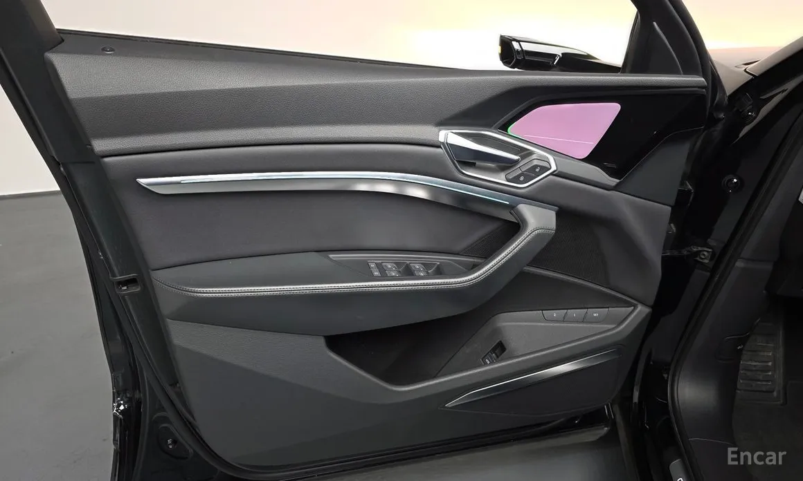Фото 24 - Audi e-tron