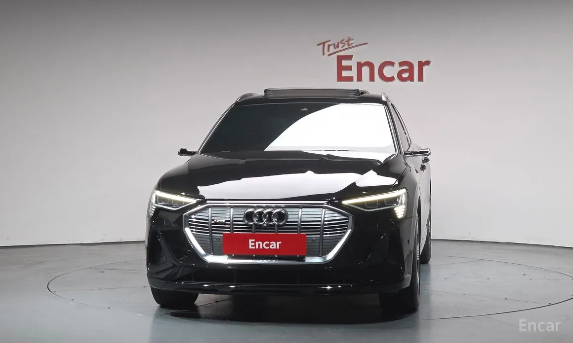 Фото 3 - Audi e-tron